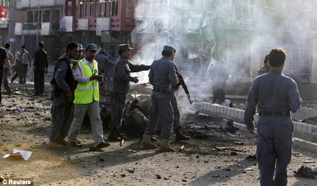 Hiện trường một vụ tấn công bằng bom tại Afghanistan.
